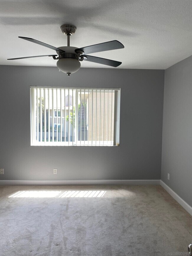 Building Photo - 7565 Charmant Dr