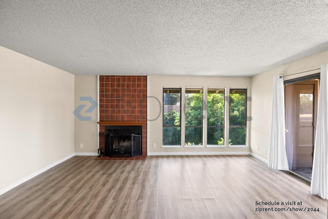Building Photo - 2400 Horizon Ln