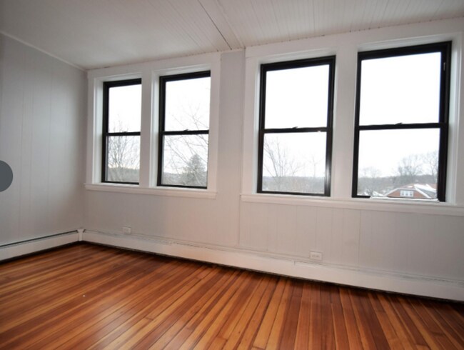 Building Photo - $2,800 Top-Floor 2-Bedroom Near Boston College | Heat & Hot Water Included | Pet Friendly
