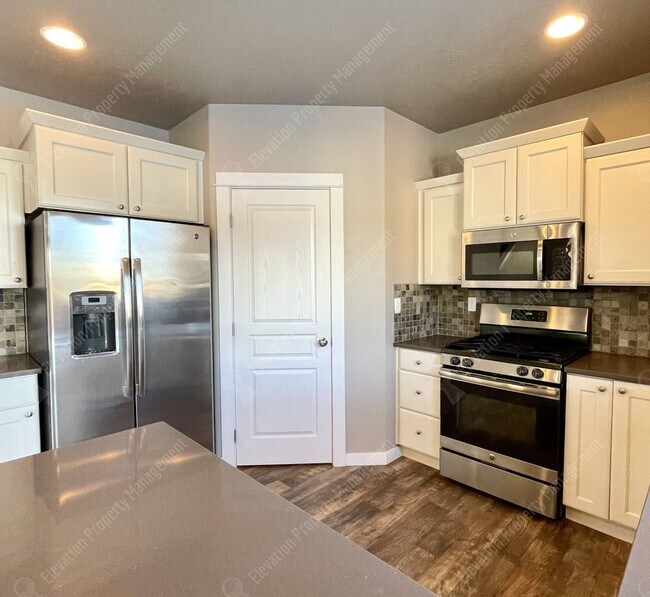 Building Photo - Rare 5 BR home in Southwest Redmond