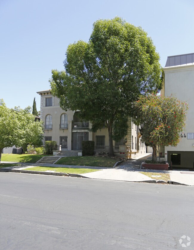 Primary Photo - 540 S St Andrews Pl