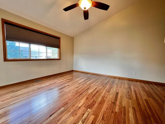 Building Photo - Stunning 4-Bedroom, 4-Bathroom Home in Sou...