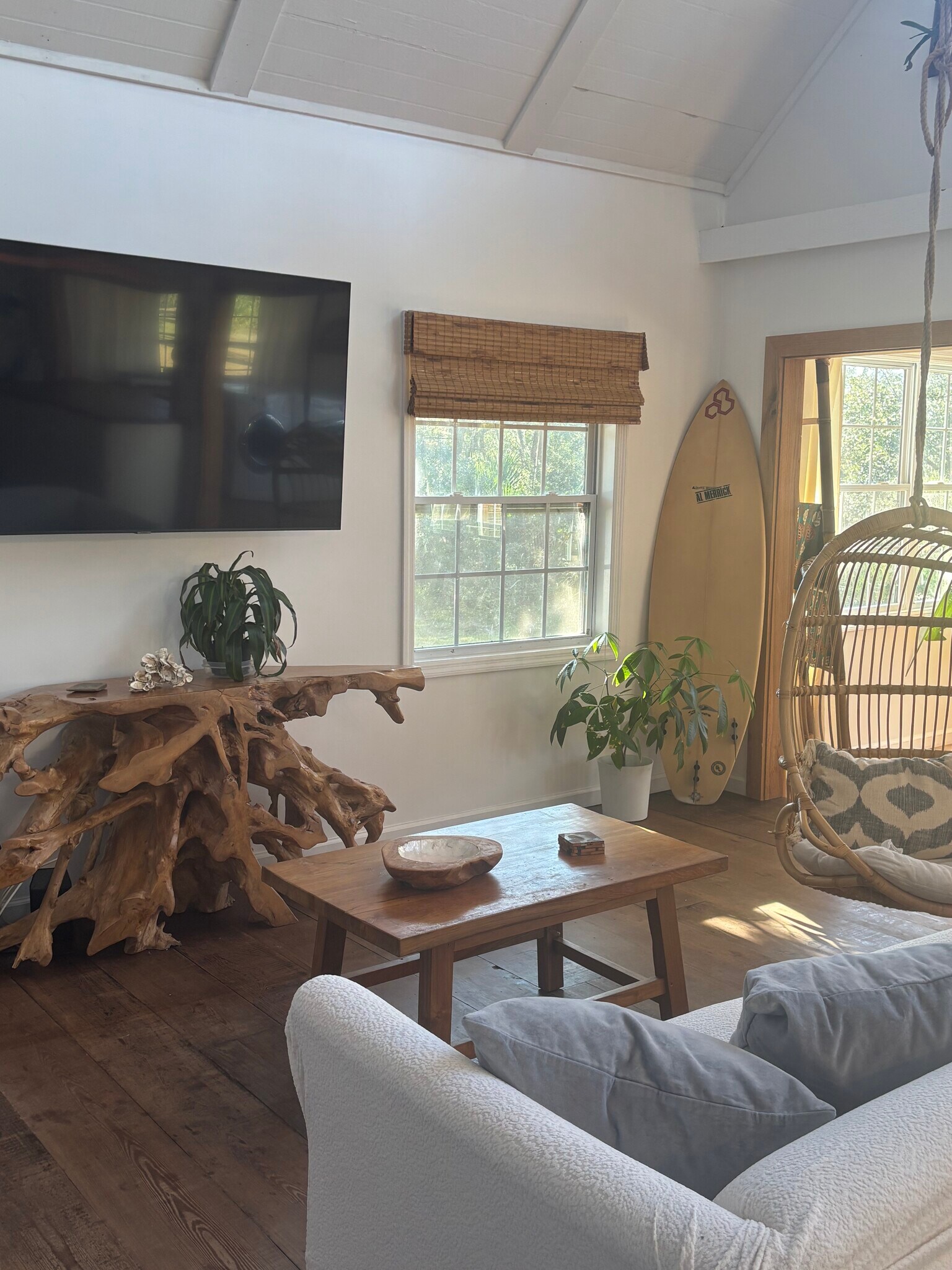 Building Photo - 44 W River Dr