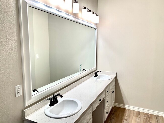 Building Photo - 9609 Hyden Ave