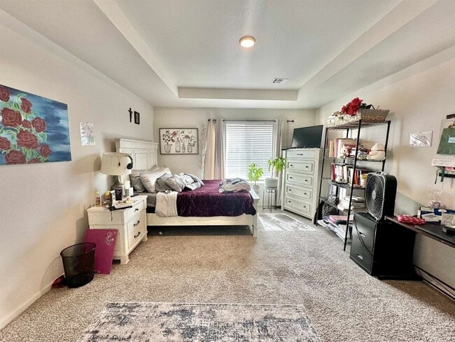 Building Photo - Beautiful 4 Bedroom/3 Bathroom Home