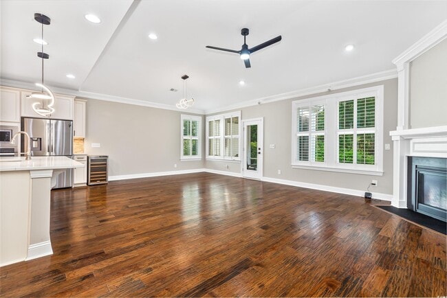 Building Photo - 1592 Buckingham Ave