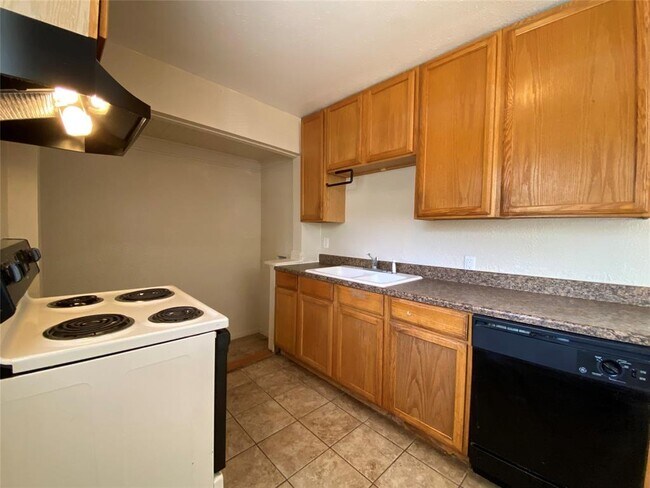 Building Photo - 4812 Roanoke St