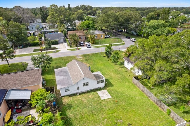 Building Photo - Won't Last! Apply NOW!  App fee REDUCED $25 ASAP $1795 3br/1bath CUTE House w/ HUGE YARD ** FREE ...