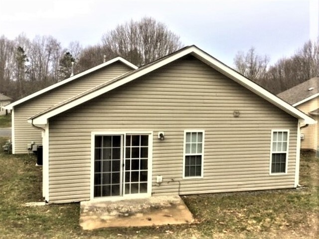 Building Photo - 5825 Regent Village Dr
