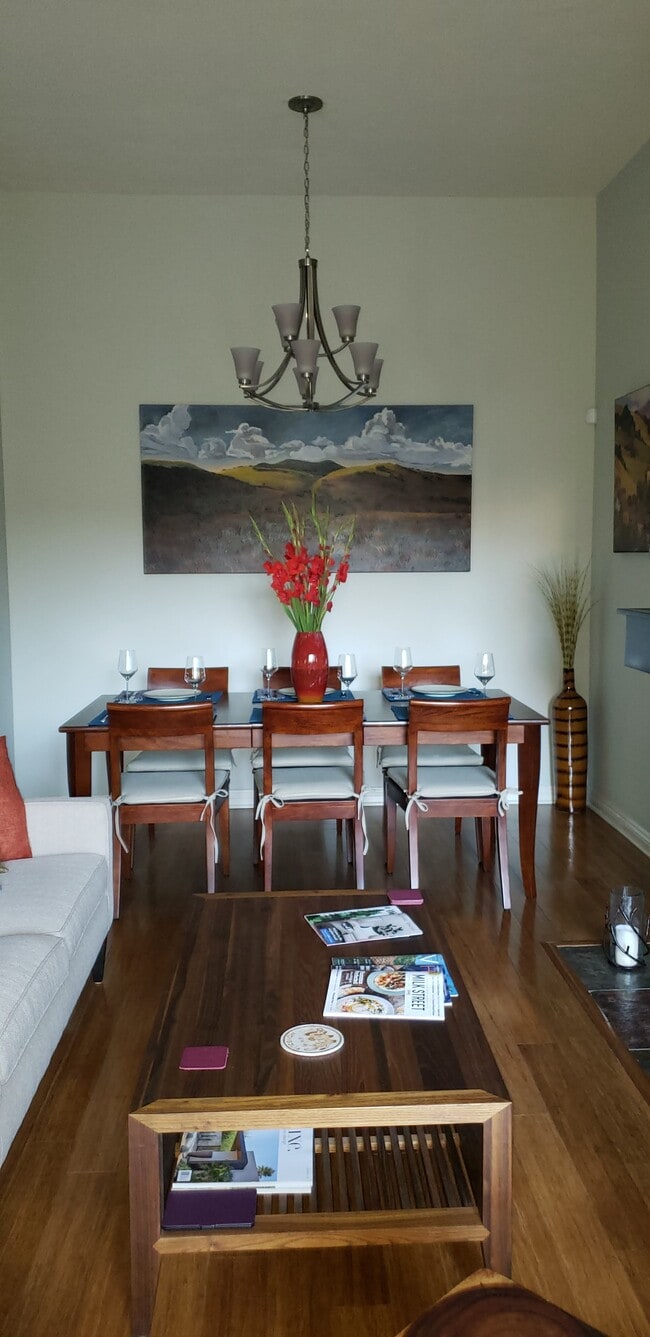 Building Photo - 224 S Marengo Ave