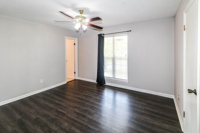Building Photo - 913 N Willowick Dr