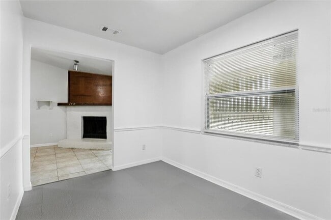 Building Photo - 28 N Lancelot Ave
