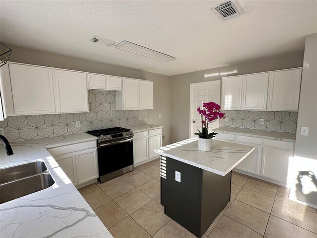 Building Photo - 14943 Sugar Peak Dr