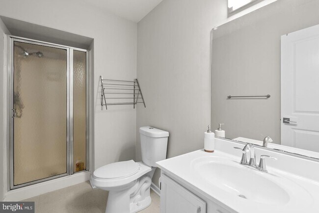 Building Photo - 18005 Sunset Lake Ct