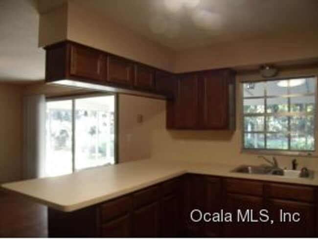 Building Photo - PRIVATE, 3 BEDROOM 2 BATH, 2 CAR GARAGE, W...