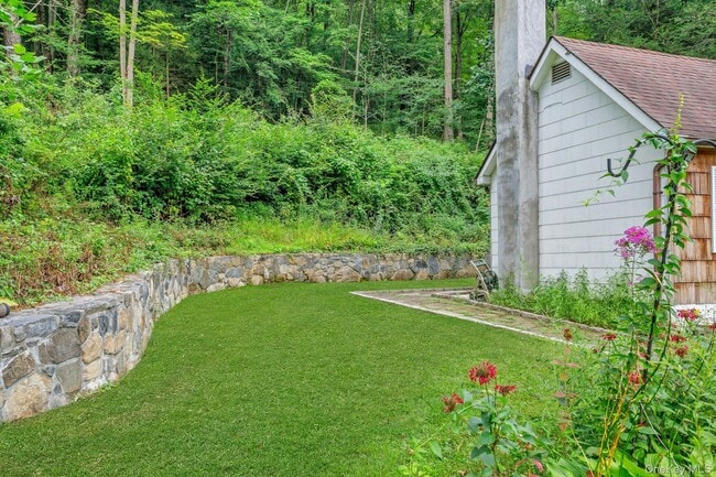 Building Photo - 934 Peekskill Hollow Rd