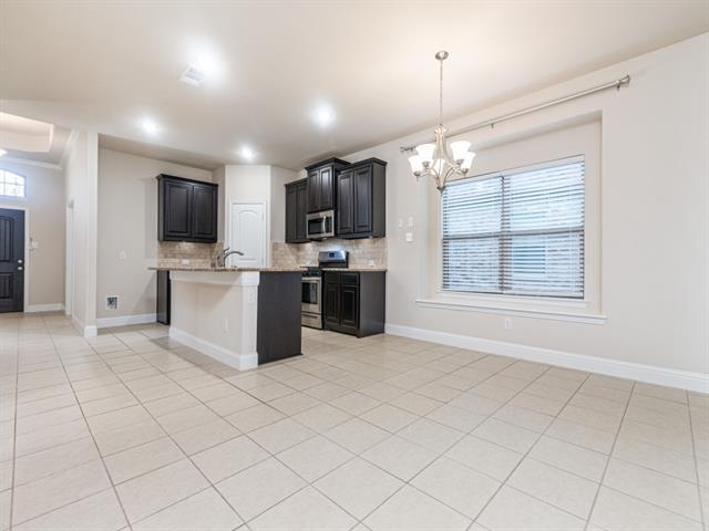 Building Photo - 710 Teakwood Dr