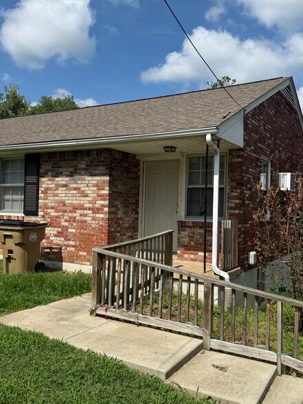 Primary Photo - 350 Foxglove Dr