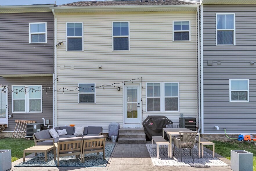 Building Photo - 1206 Clear Springs Dr