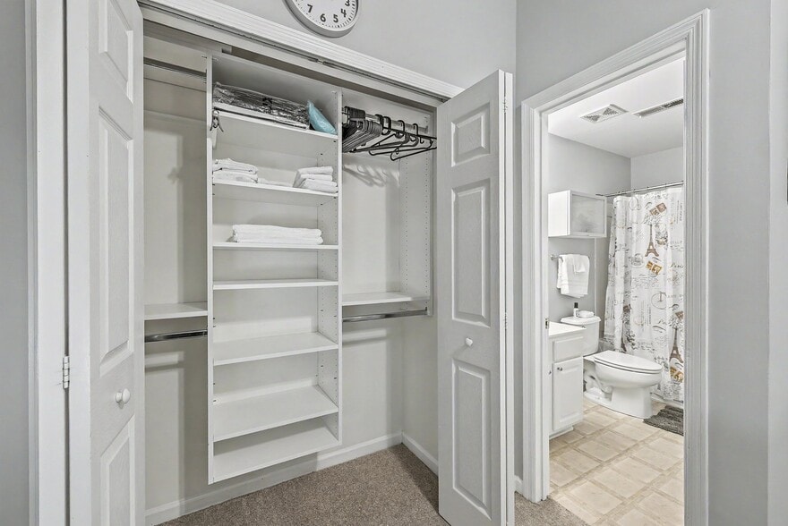 Building Photo - 549 Tayrn Dr