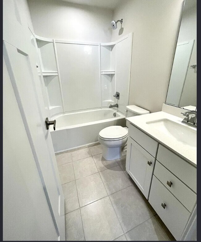 Building Photo - 53 Connaught Ct