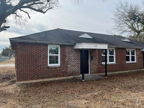 Building Photo - 652 Miller Rd