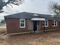 Building Photo - 652 Miller Rd