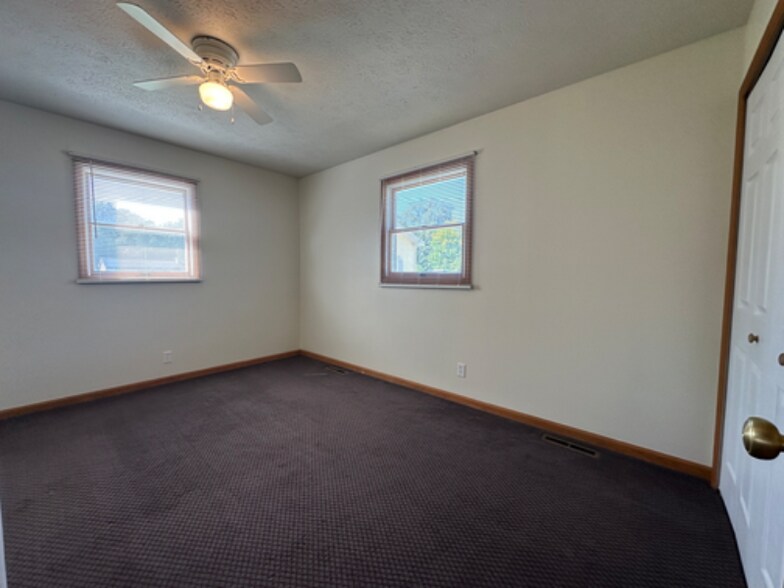 Building Photo - 505 S Apple Rd