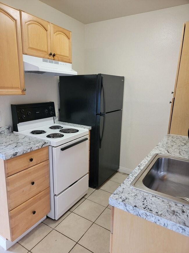 Building Photo - Clean and Quiet 1 Bedroom/1 Bath  in SENIOR COMPLEX Section 8 Accepted