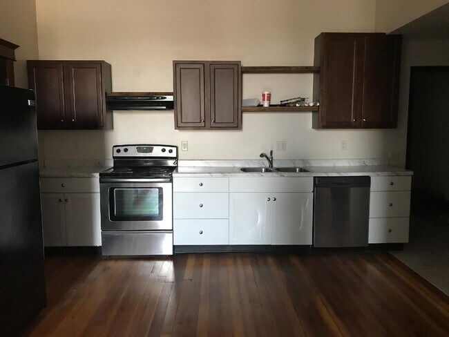 Primary Photo - 103 N Downey St