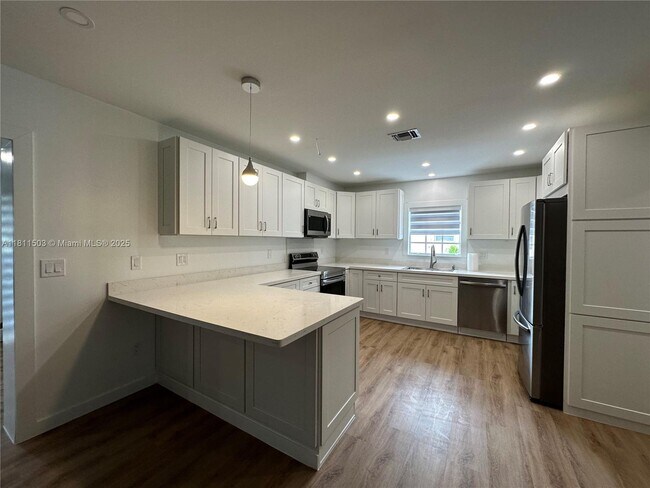 Building Photo - 6080 SW 16th St