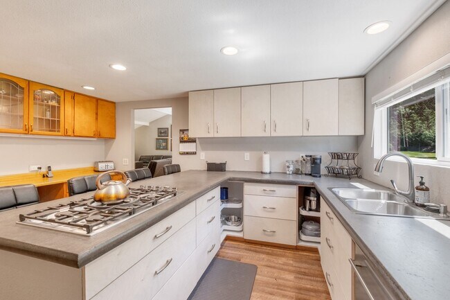 Building Photo - Rare Home on Creek Front Property!