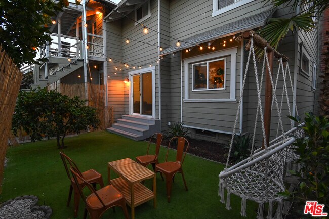 Building Photo - 1600 N Kingsley Dr