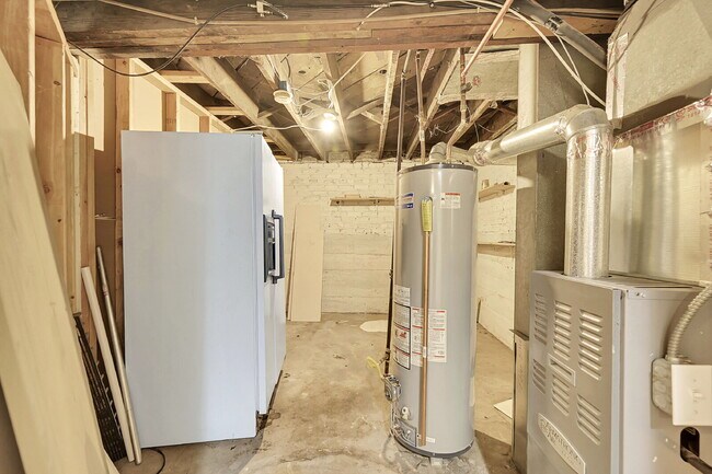 Building Photo - $3,400.00, 4 bed, 3 bed, located in Denver...