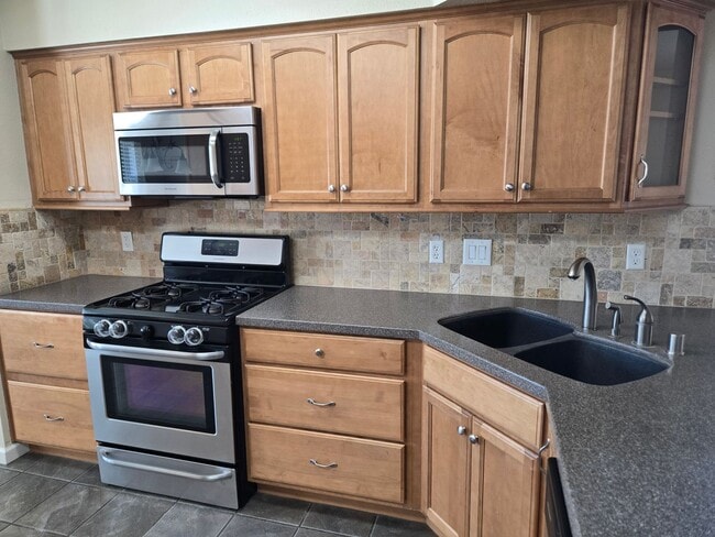 Building Photo - Pet Friendly solar home!
