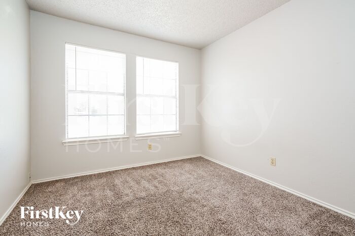 Building Photo - 922 Ramblewood Dr