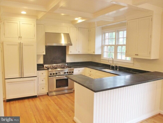 Building Photo - 5603 Chevy Chase Pkwy NW