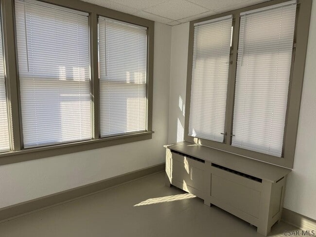 Building Photo - 1727 Scalp Ave