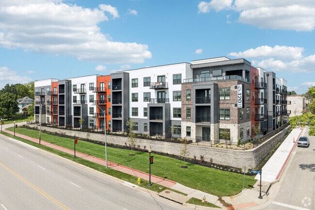 Building Photo - 120 On Oak Luxury Apartments
