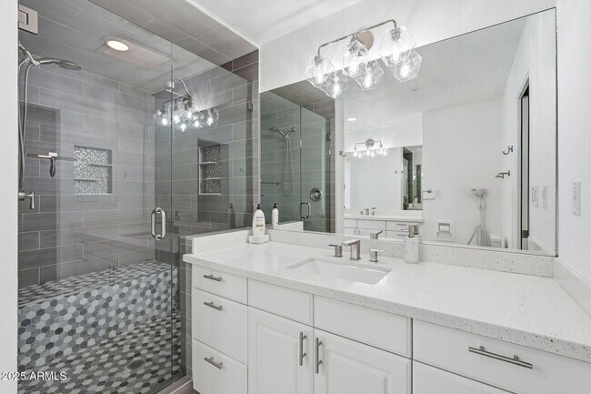 Building Photo - 8614 E Jackrabbit Rd