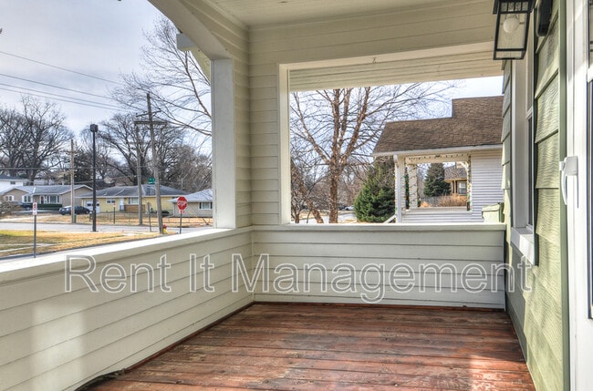 Building Photo - 1220 S 55th St