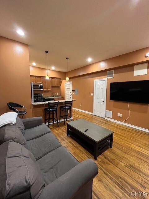 Building Photo - 2 W Park Row