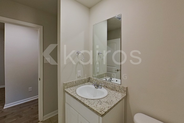 Building Photo - 401 Mango Dr