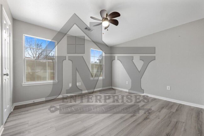 Building Photo - 815 Cravens St