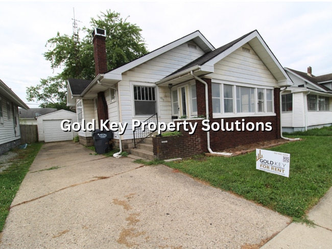 Primary Photo - Adorable 2 BR 1 BA House with Garage and C...