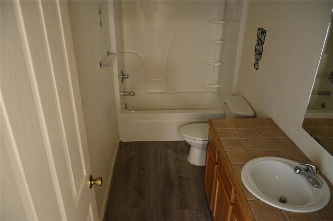 Building Photo - 112 Sandstone Dr
