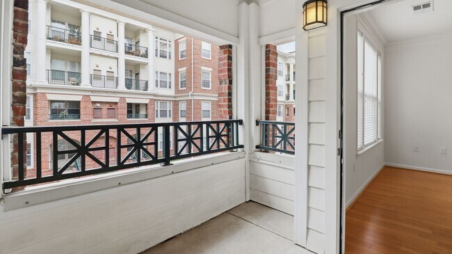 Building Photo - RENOVATED 1 BEDROOM 1 BATH CONDO IN THE COLONNADE IN KENTLANDS