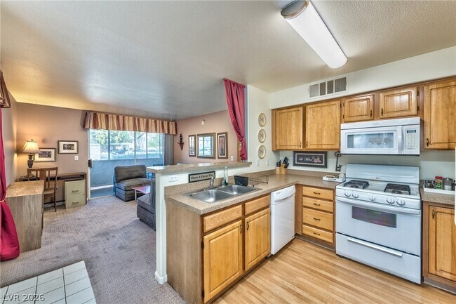 Building Photo - 5710 E Tropicana Ave