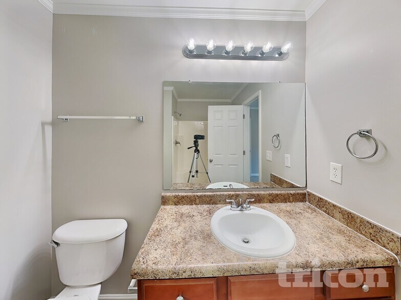 Building Photo - 153 Chesterbrook Ln