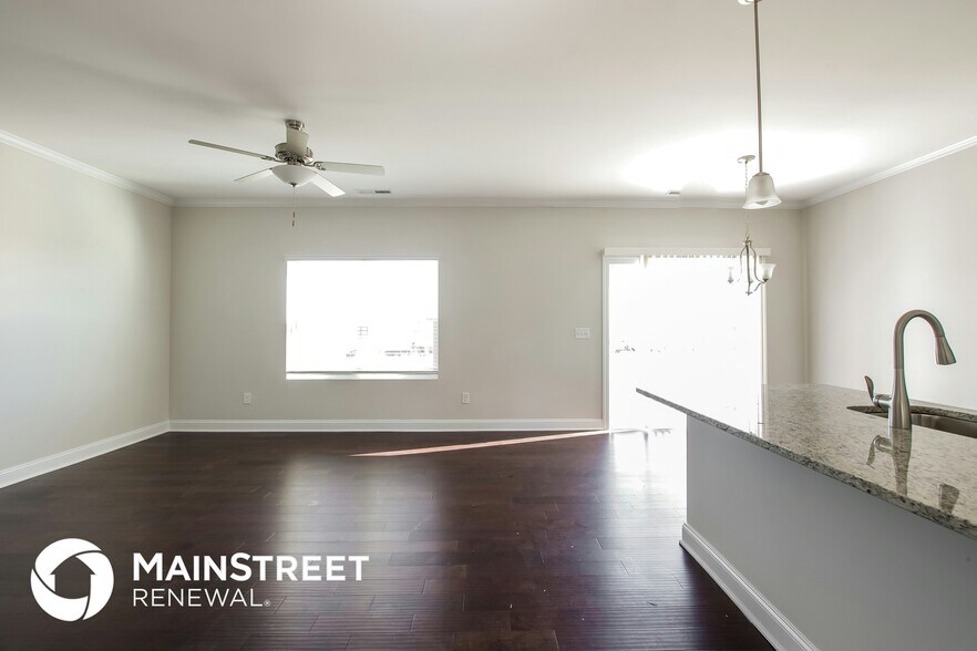 Building Photo - 2132 Vecchio Dr